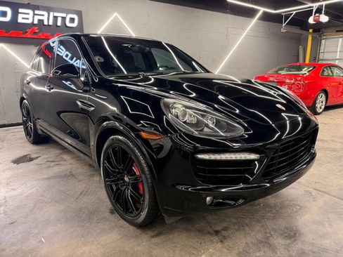 Used 2013 Porsche Cayenne Turbo AWD/4WD image 2