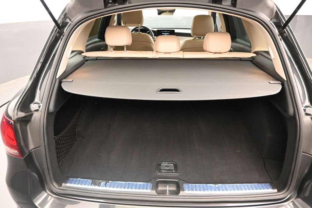 Used 2022 Mercedes-Benz GLC 300 4MATIC w/ Driver Assistance Package image 19
