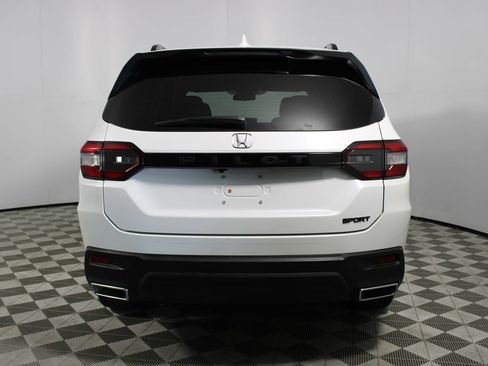 Used 2023 Honda Pilot Sport image 5