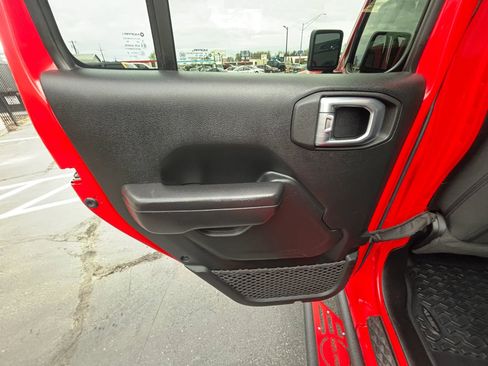 Used 2021 Jeep Gladiator Sport image 19