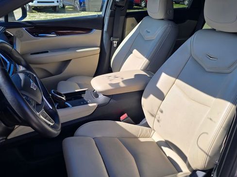 Used 2017 Cadillac XT5 Luxury w/ Driver Awareness Package image 12