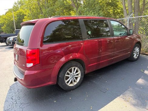 Used 2015 Dodge Grand Caravan SXT w/ UConnect Hands-Free Group FWD image 3