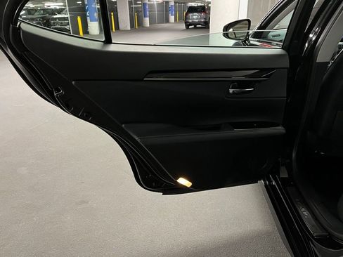 Used 2018 Lexus ES 350 w/ Luxury Package w/Wood Trim image 18