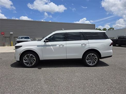 New 2025 Lincoln Navigator Reserve image 5