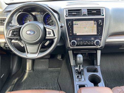 Used 2019 Subaru Outback 2.5i Touring image 2