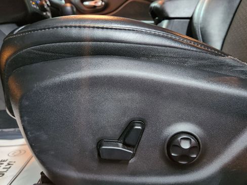 Used 2020 Jeep Cherokee Latitude Plus w/ Cold Weather Group image 10