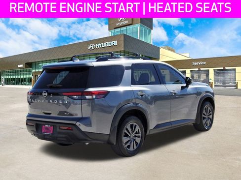 Used 2023 Nissan Pathfinder SV image 4