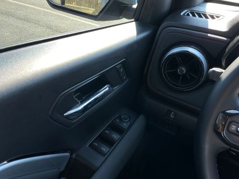 Used 2023 Chevrolet Colorado Z71 w/ Z71 Convenience Package 2 image 22