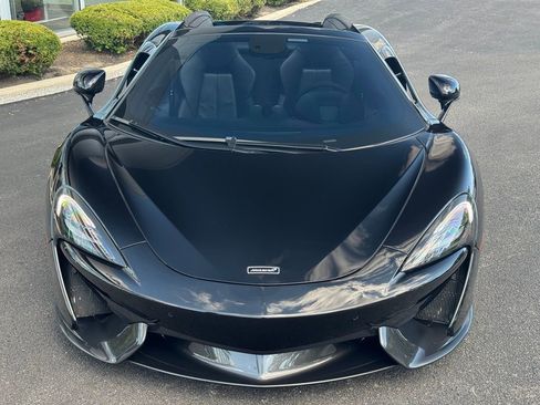 Used 2019 McLaren 570S Spider image 12