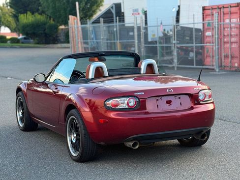 Used 2006 MAZDA MX-5 Miata Grand Touring RWD image 7