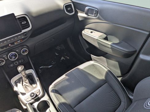 New 2025 Hyundai Venue Limited image 18