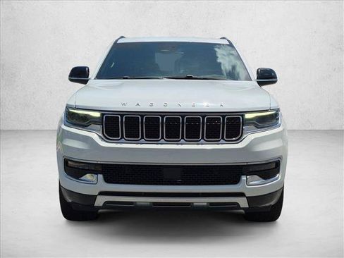 Used 2023 Jeep Wagoneer Series III w/ Preferred Equipment Group RWD image 2