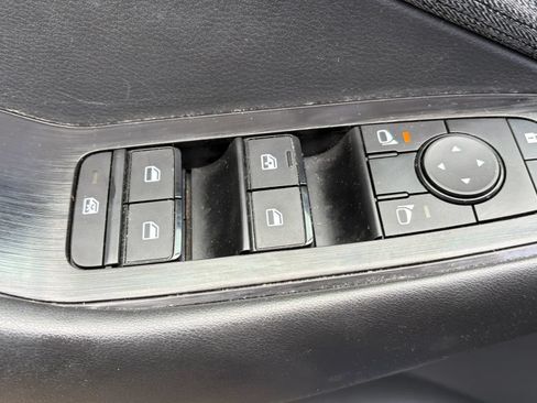 Used 2023 Nissan Rogue S AWD/4WD image 16