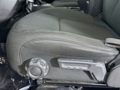 Used 2022 Jeep Wrangler Unlimited Sahara AWD/4WD image 18