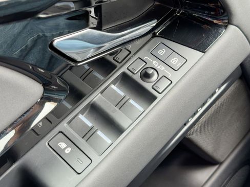 Used 2024 Land Rover Range Rover Evoque Dynamic SE image 10