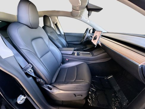 Used 2022 Tesla Model Y Long Range AWD/4WD image 27