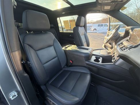 Used 2023 Chevrolet Suburban Z71 w/ Luxury Package image 27