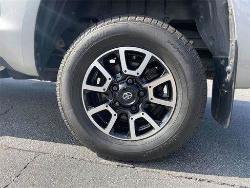 Used 2018 Toyota Tundra SR5 w/ SR5 Upgrade Package image 8