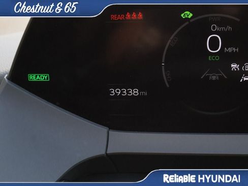 Used 2024 Toyota Prius LE AWD/4WD image 29
