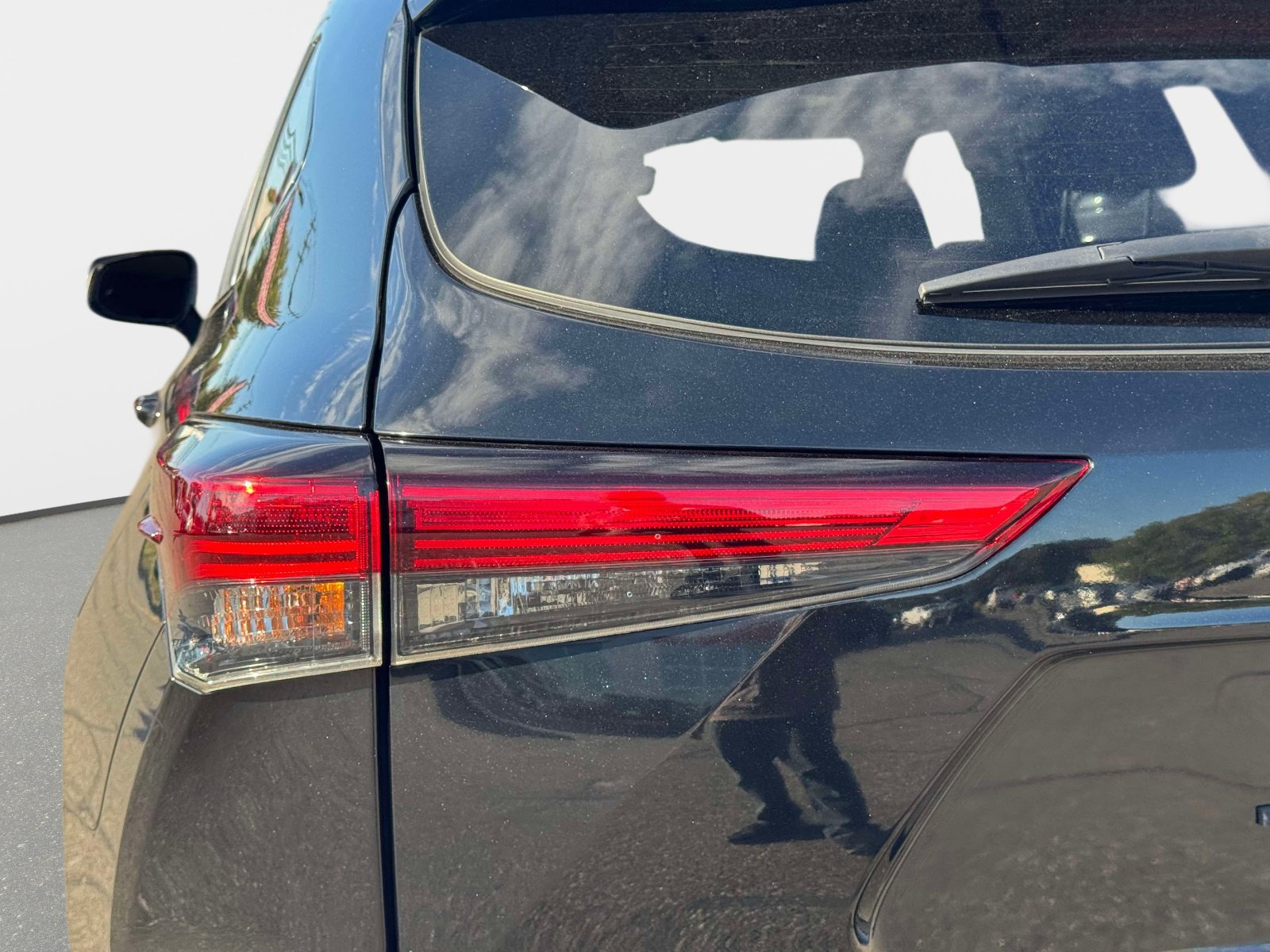 Used 2023 Toyota Highlander XLE AWD/4WD image 10