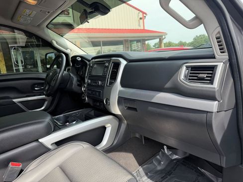 Used 2017 Nissan Titan PRO-4X AWD/4WD image 21