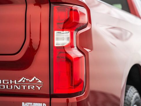 Used 2024 Chevrolet Silverado 1500 High Country w/ Technology Package AWD/4WD image 8