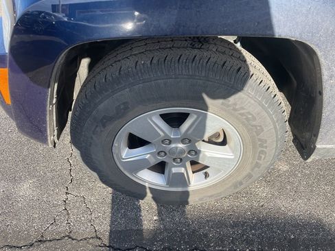 Used 2012 Jeep Liberty Sport image 6