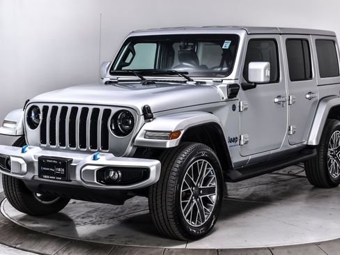Used 2023 Jeep Wrangler Unlimited Sahara AWD/4WD image 2