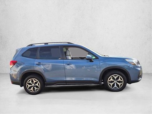 Used 2019 Subaru Forester Premium AWD/4WD image 5