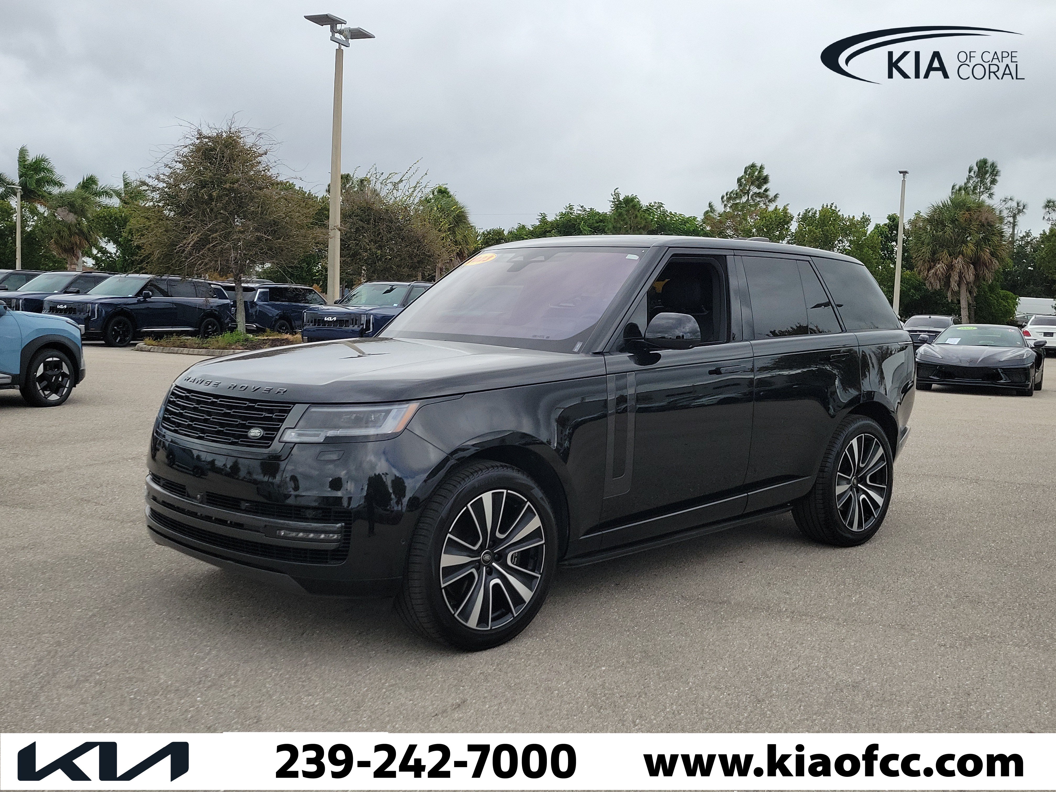 Used 2023 Land Rover Range Rover SE AWD/4WD image 3
