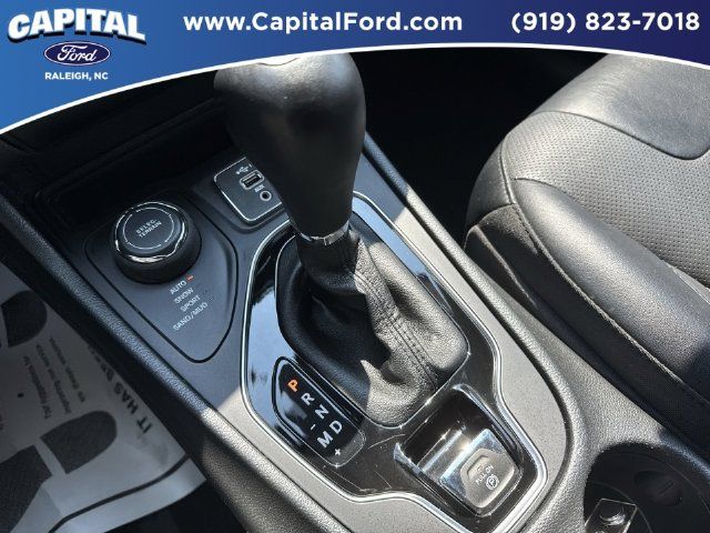 Used 2022 Jeep Cherokee Limited AWD/4WD image 31