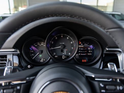 New 2026 Porsche Macan AWD/4WD image 27