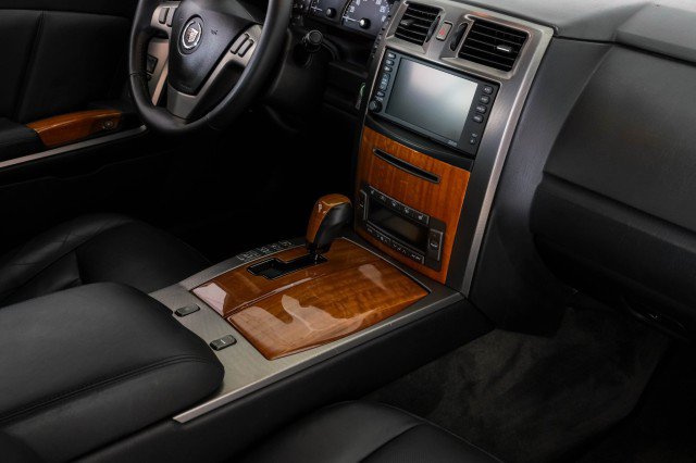 Used 2006 Cadillac XLR RWD image 26