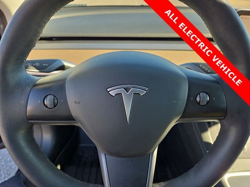 Used 2023 Tesla Model 3 Standard Range image 24