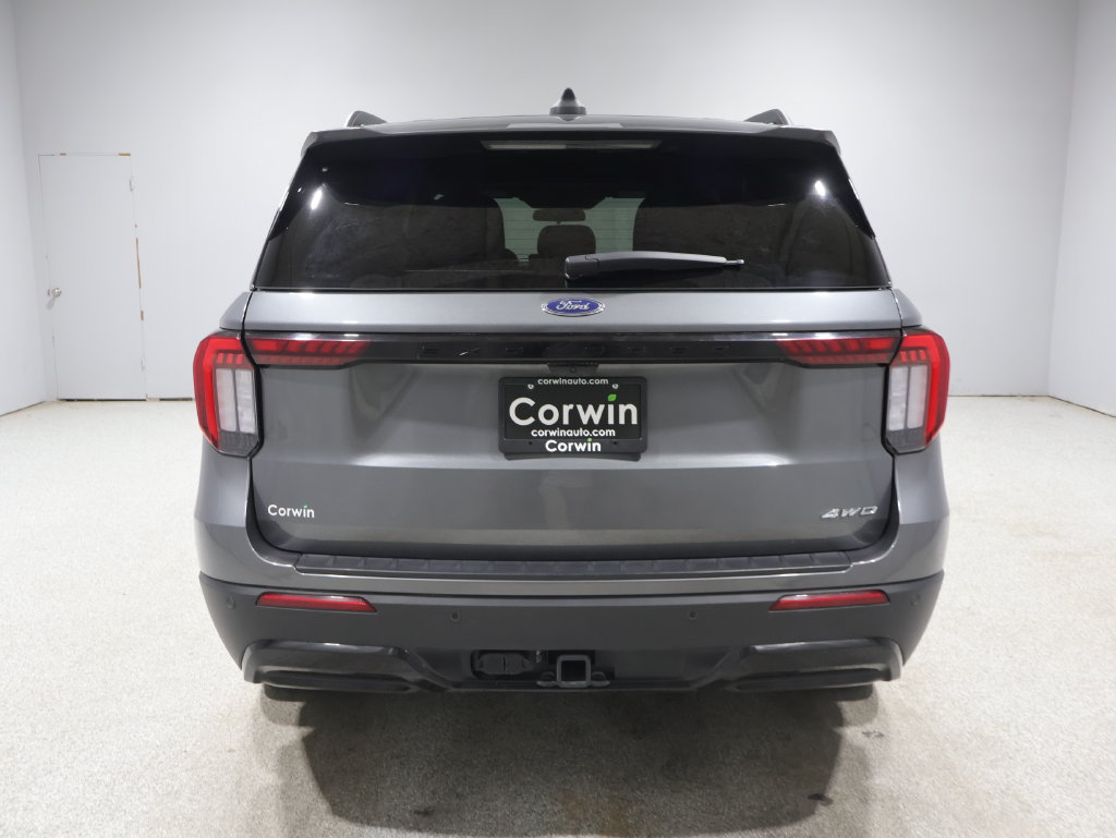 Used 2025 Ford Explorer ST-Line w/ ST-Line Street Pack AWD/4WD image 3