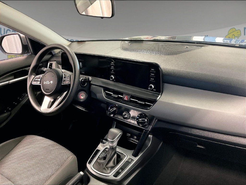 Used 2024 Kia Seltos LX AWD/4WD image 14