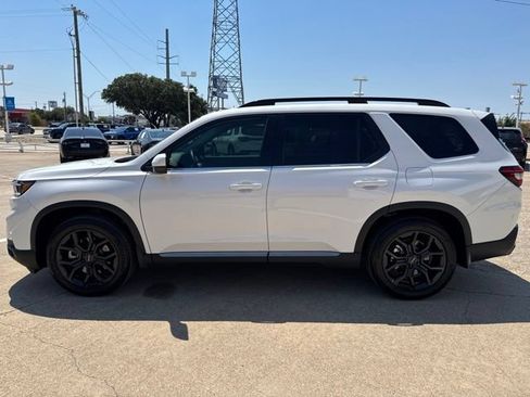 Used 2025 Honda Pilot Touring image 4