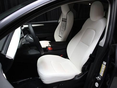 Used 2023 Tesla Model Y Long Range image 29