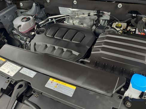 Certified 2025 Volkswagen Atlas SE image 27