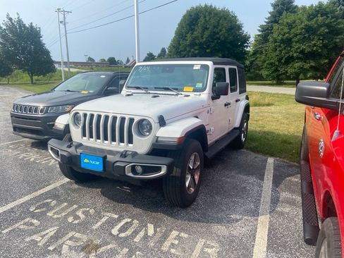 Used 2023 Jeep Wrangler Unlimited Sahara w/ LED Lighting Group AWD/4WD image 3