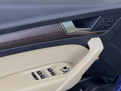 Used 2022 Audi Q5 2.0T Premium w/ Convenience Package image 19