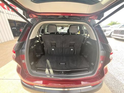 Used 2023 Jeep Grand Cherokee L Limited w/ Luxury Tech Group II AWD/4WD image 8