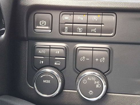 Used 2025 Chevrolet Tahoe LT image 25