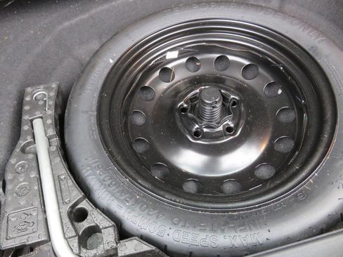 Used 2017 Volkswagen Golf Wolfsburg Edition image 36