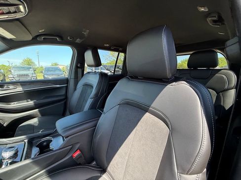 New 2026 Jeep Grand Cherokee Altitude AWD/4WD image 12
