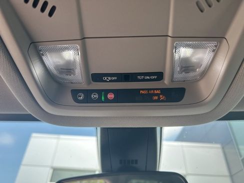 Used 2023 GMC Acadia SLE image 29