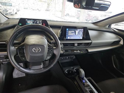 Used 2025 Toyota Prius LE image 15