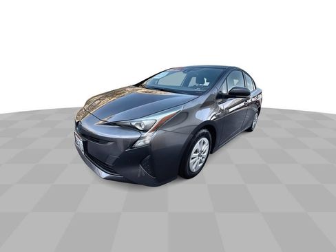 Used 2018 Toyota Prius One FWD image 4