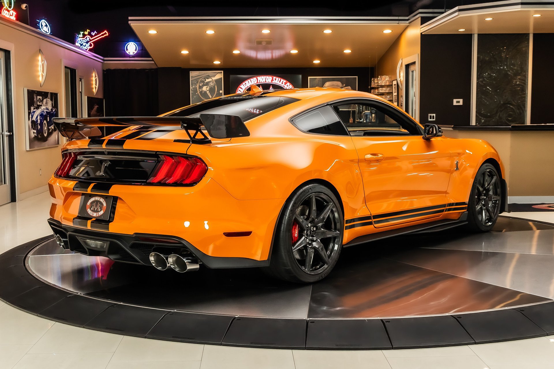 Used 2021 Ford Mustang Shelby GT500 w/ Carbon Fiber Track Pack RWD image 12