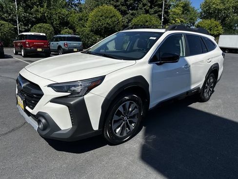 Used 2023 Subaru Outback Limited AWD/4WD image 9